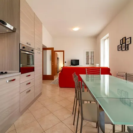 Bright And Cozy In By Wonderful Italy *